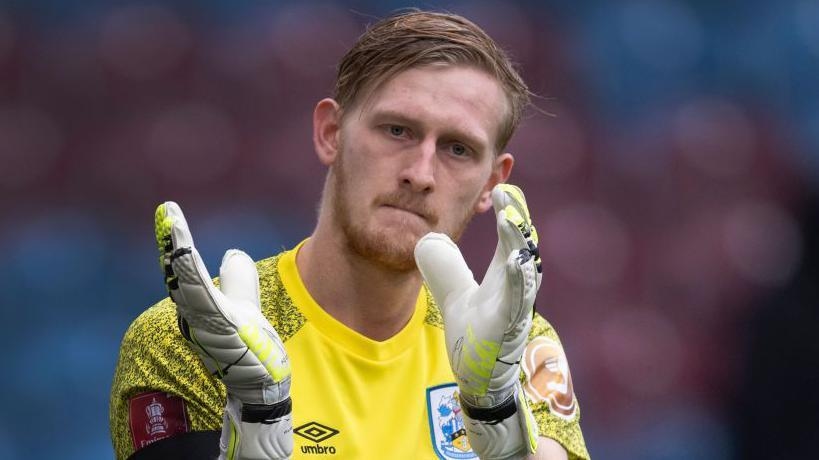 Coleraine boost squad by signing goalkeeper Schofield