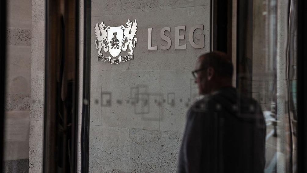 Borrowing costs jump and pound falls after Reeves' tears