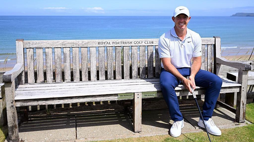 Golf's big names enjoy 'sport's most famous bench'