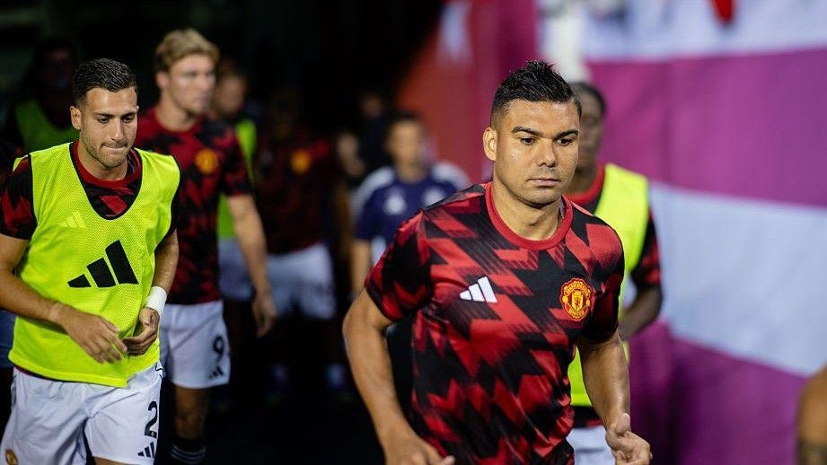 Man Utd cannot waste time thinking about rivals
