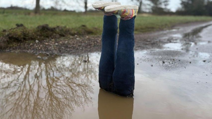 Pothole fake legs 'joke' leads to loan requests