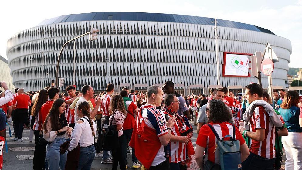 Man Utd & Spurs disabled fans condemn final ticket allocation