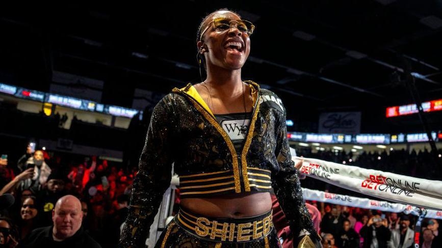 Shields retains undisputed title in dominant win