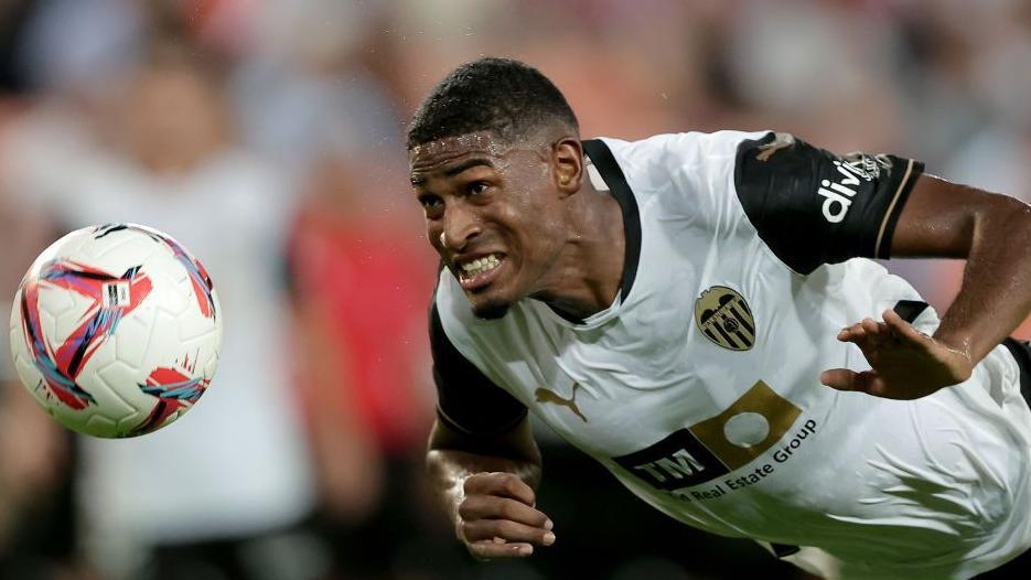 Defender Mosquera agrees terms with Arsenal