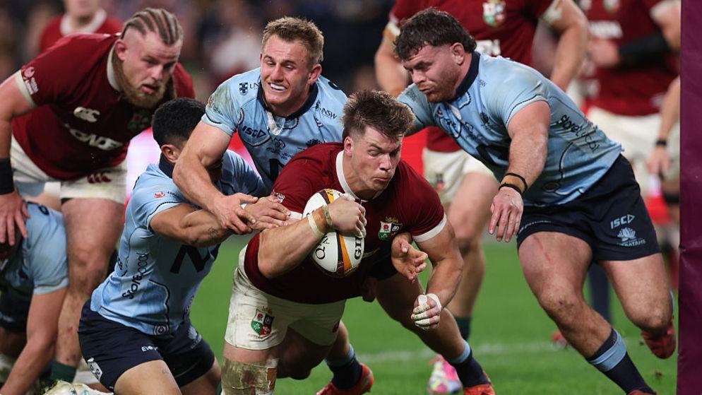 Lions toil in unimpressive win against Waratahs