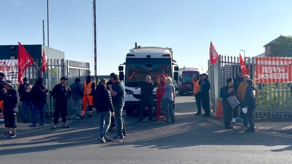 Calls for police to maintain bin strike presence