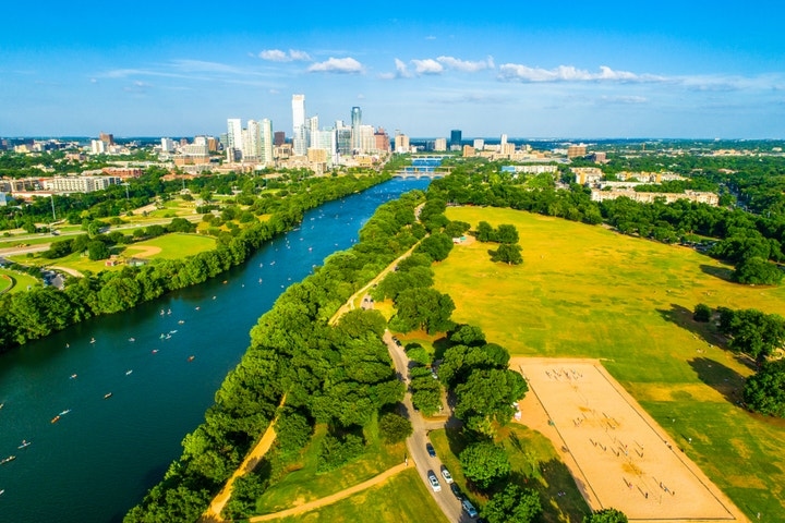 They Bought A $400,000 House In Austin, Texas, With Cash. A Year Later, They Hate It There And Want Out—Even If It Means Losing $40,000