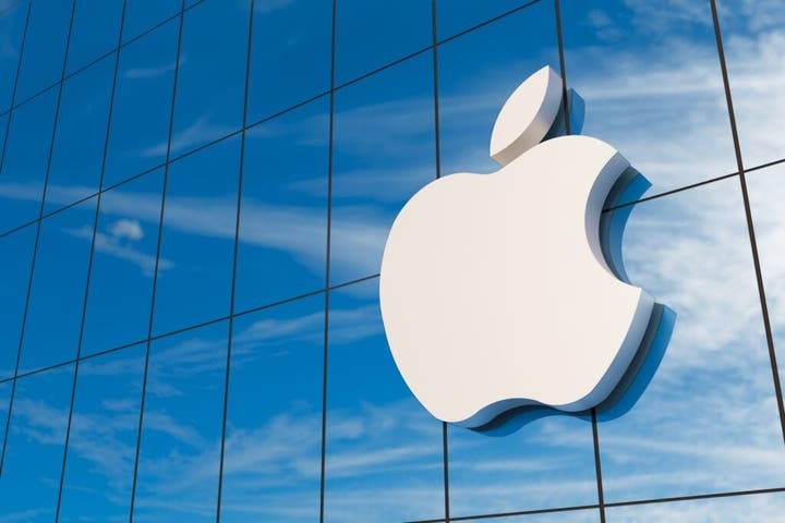 Apple Is Going To Surprise Wall Street, Says Tom Lee, As iPhone Maker 'Could Be Quietly Ready To Pounce On AI'