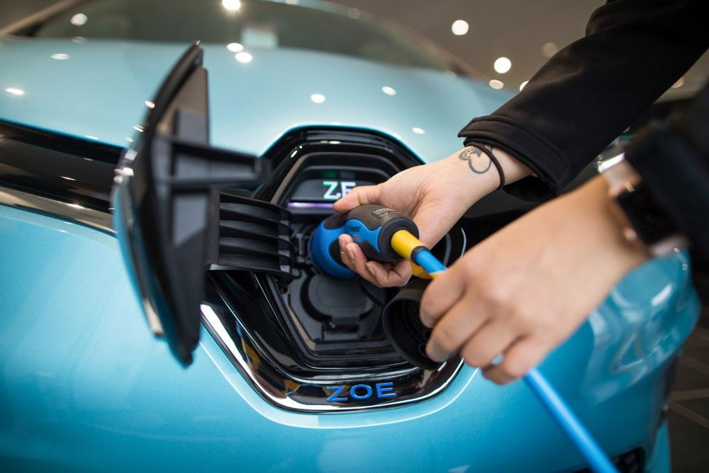UK Plans New Measure to Boost EV Sales, Transport Secretary Says