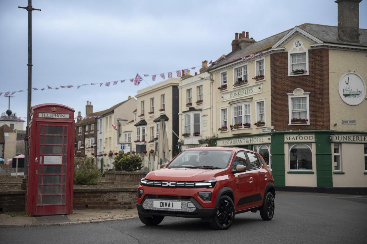 Coastal town treated to free chips with a twist - powered by an electric car
