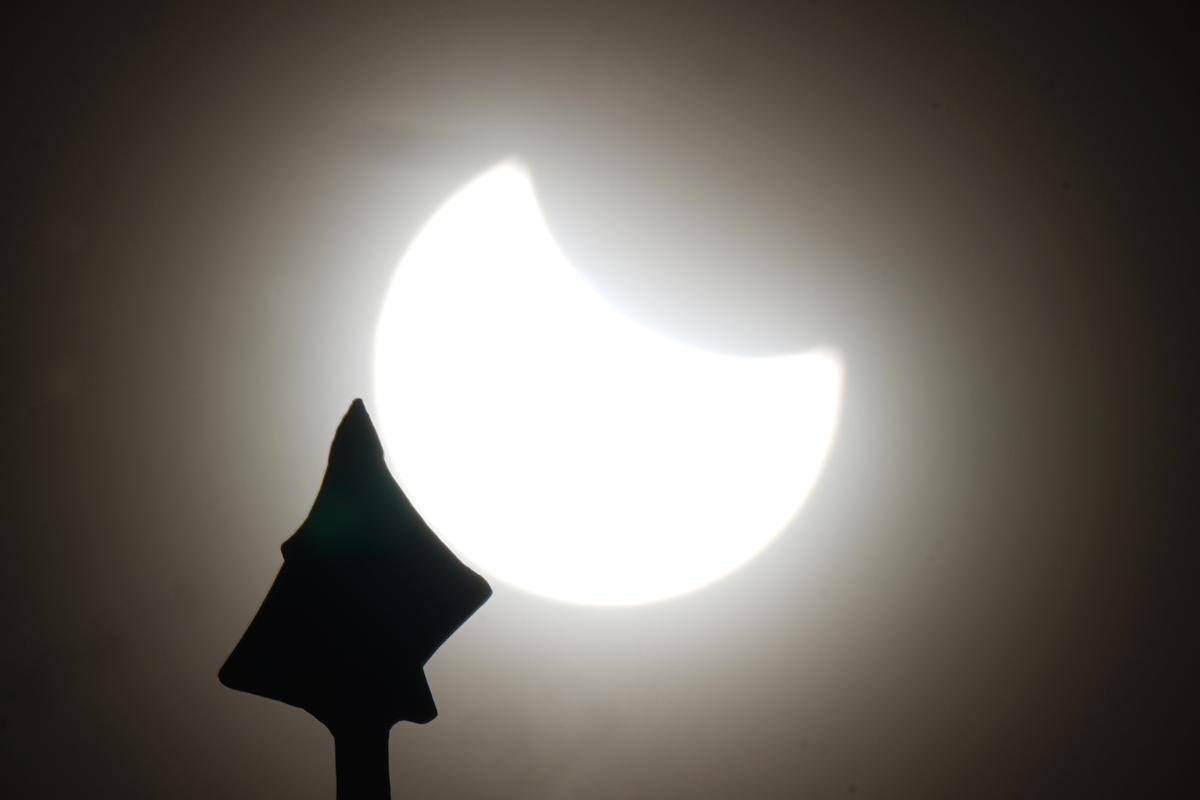 Photos show incredible moment solar eclipse was spotted in Greenwich