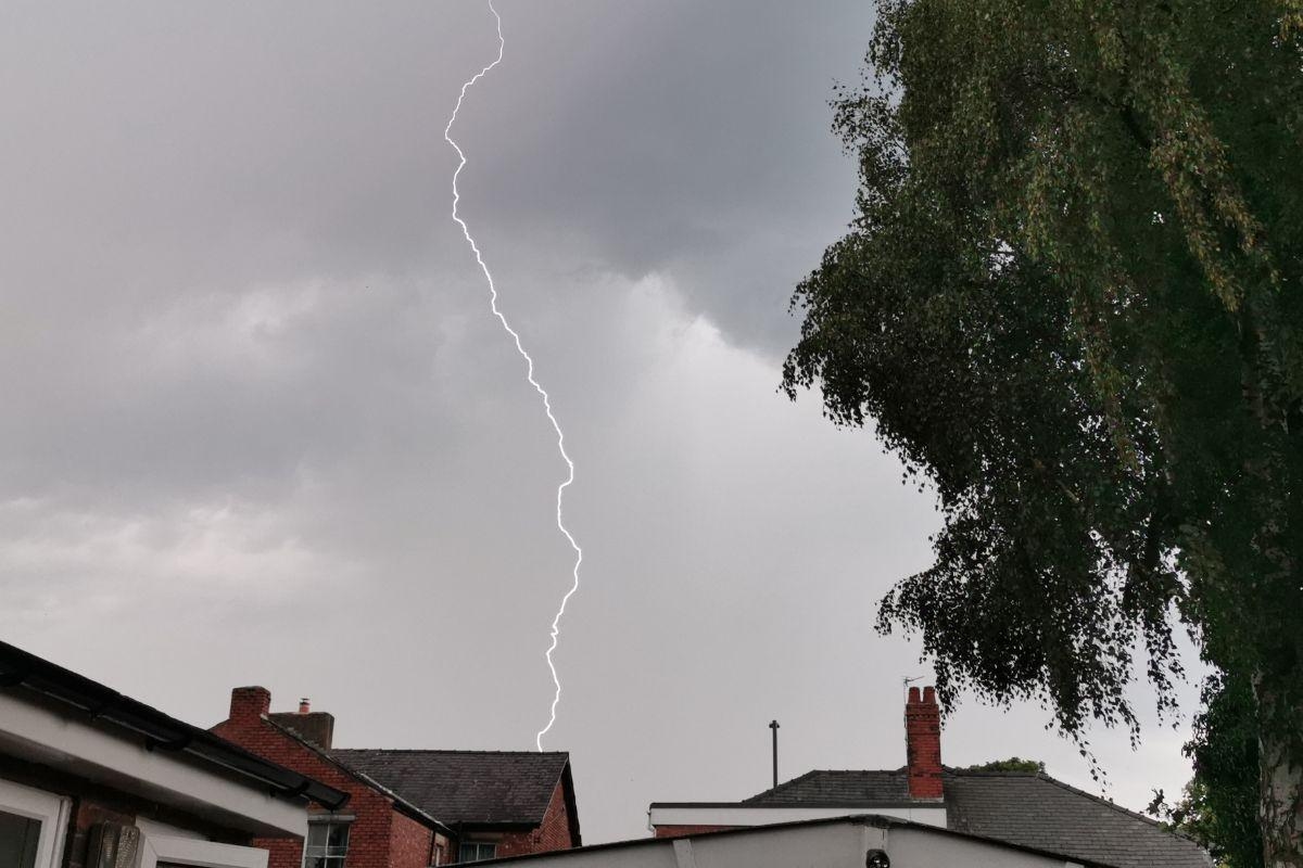 Exact time thunderstorms will hit London THIS week as yellow warning issued