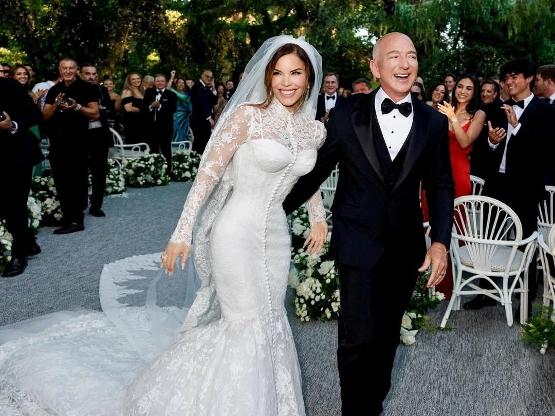 Jeff Bezos and Lauren Sánchez are one of the richest married couples. Here's how the ultrawealthy do prenups.