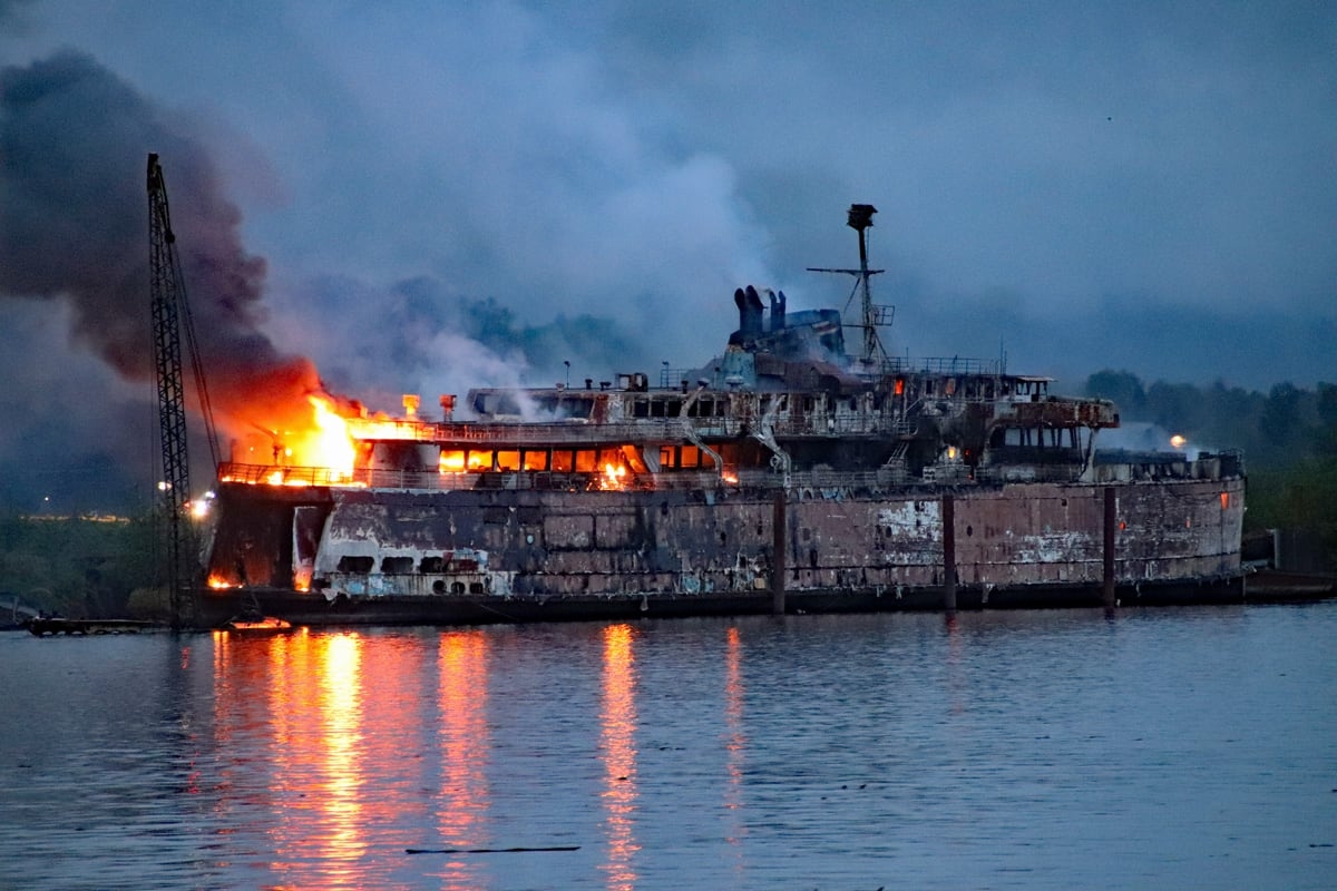 Residents of Mission, B.C., told to shelter in place after fire on derelict vessel