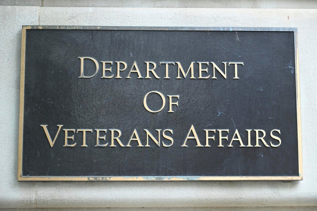 Veterans Affairs Dept. drops plan to lay off thousands in August