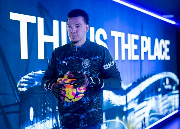 Napoli hold talks with Manchester City over goalkeeper transfer