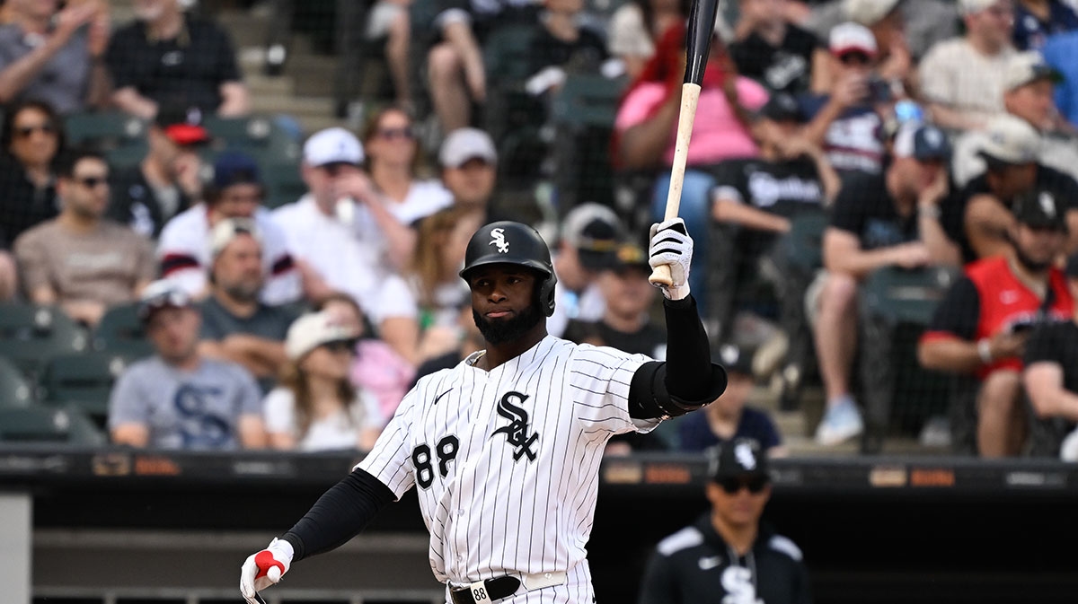 Mets, Padres urged to make Luis Robert Jr. trade