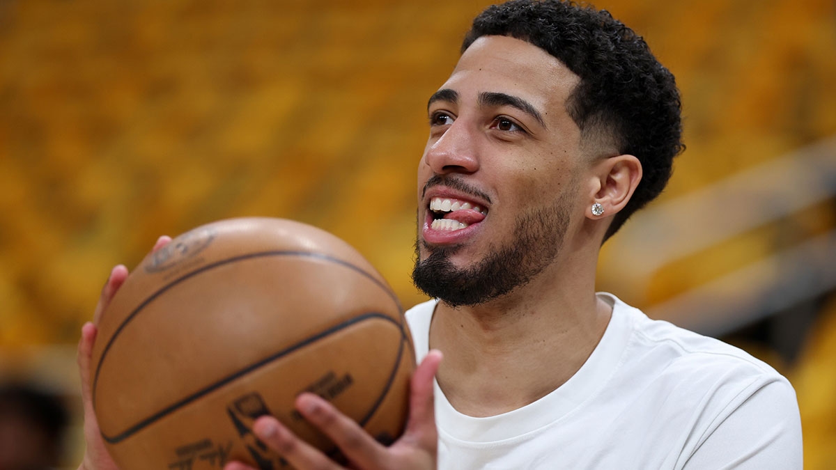 Pacers' Tyrese Haliburton excites Iowa State fans after visiting football squad