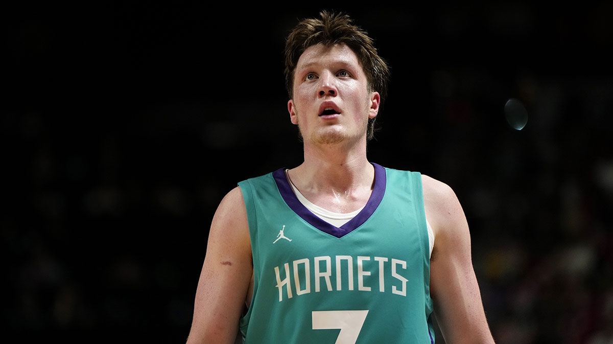 Hornets' Kon Knueppel exits Summer League game with head injury