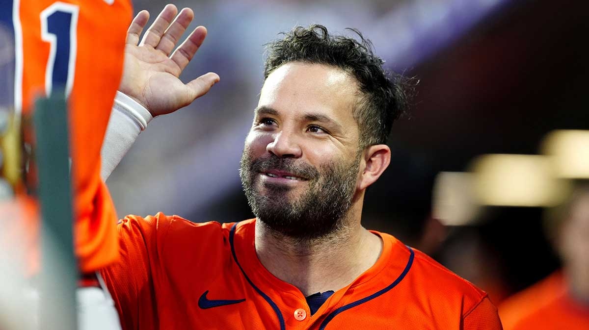 Jose Altuve surpasses Jeff Bagwell in Astros history with base knock