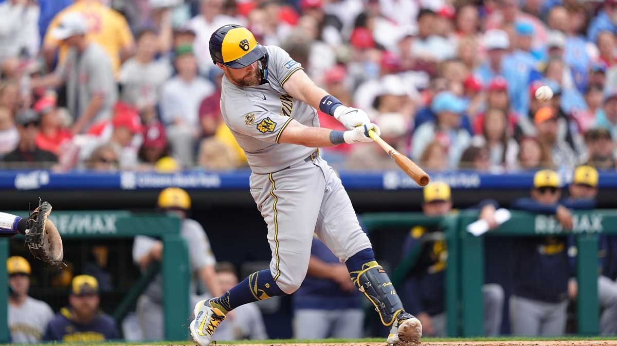 Brewers' Rhys Hoskins has hilarious reaction to foul ball blast