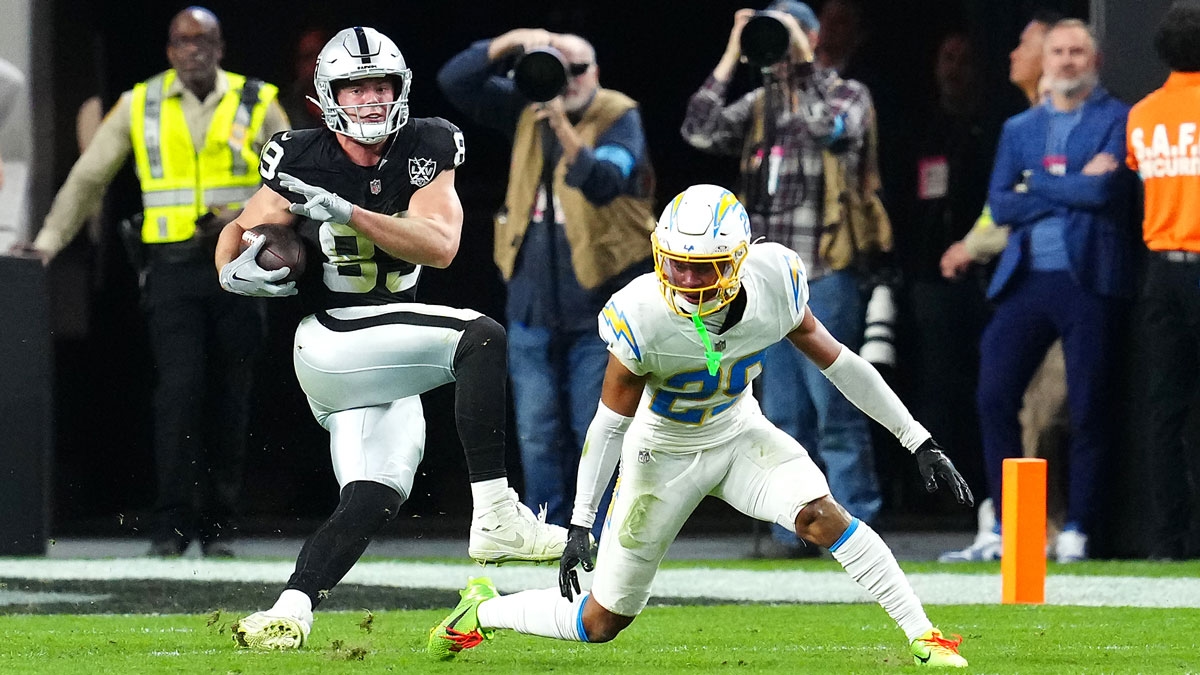Raiders' Brock Bowers makes history in ESPN poll
