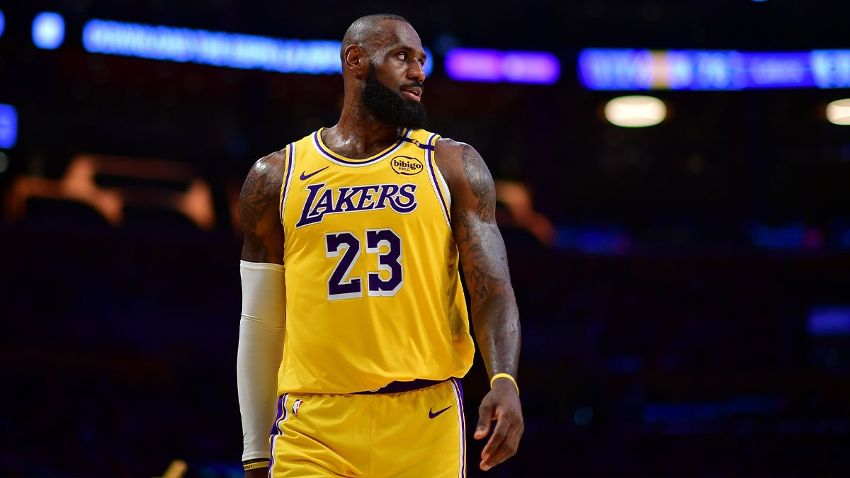 Lakers' LeBron James back on the court after knee surgery