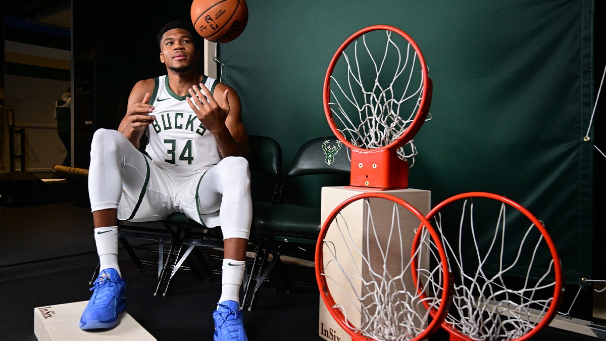 Bucks' Giannis Antetokounmpo delivers strong message with shirt during workout