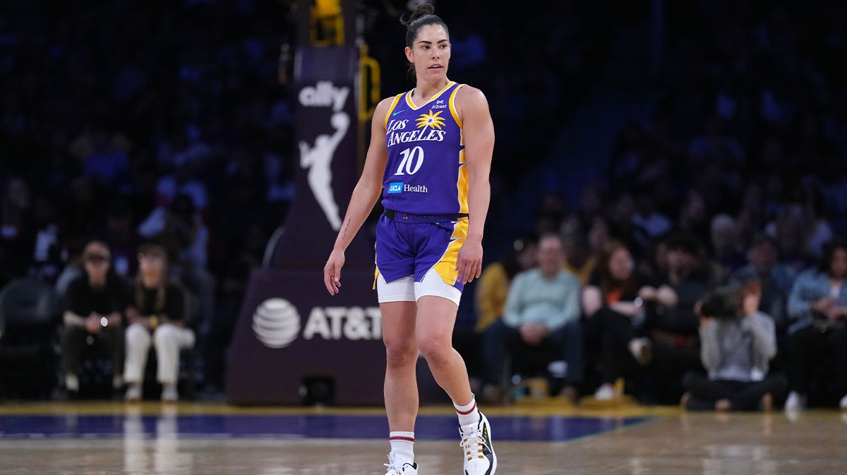 Sparks' Kelsey Plum shares twinning moment with Liberty mascot on All-Star Weekend Orange Carpet