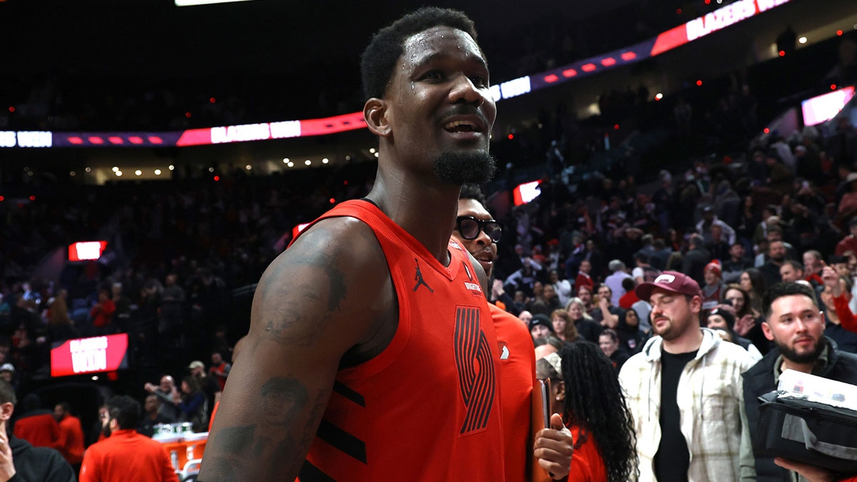 Deandre Ayton becomes top free agent center after Blazers contract buyout