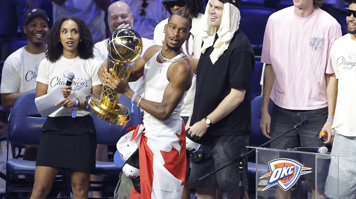 Shai Gilgeous-Alexander letting Thunder fans touch Larry O'Brien Trophy goes viral