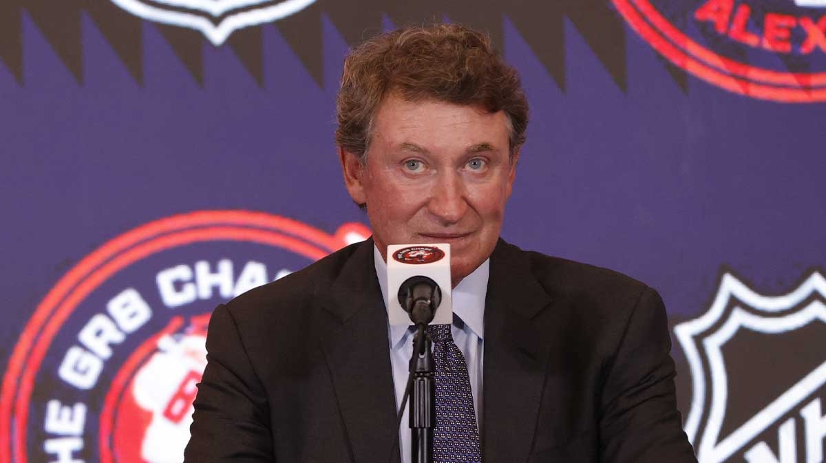 NHL's Wayne Gretzky recounts unreal story how he got ‘Great One' nickname.