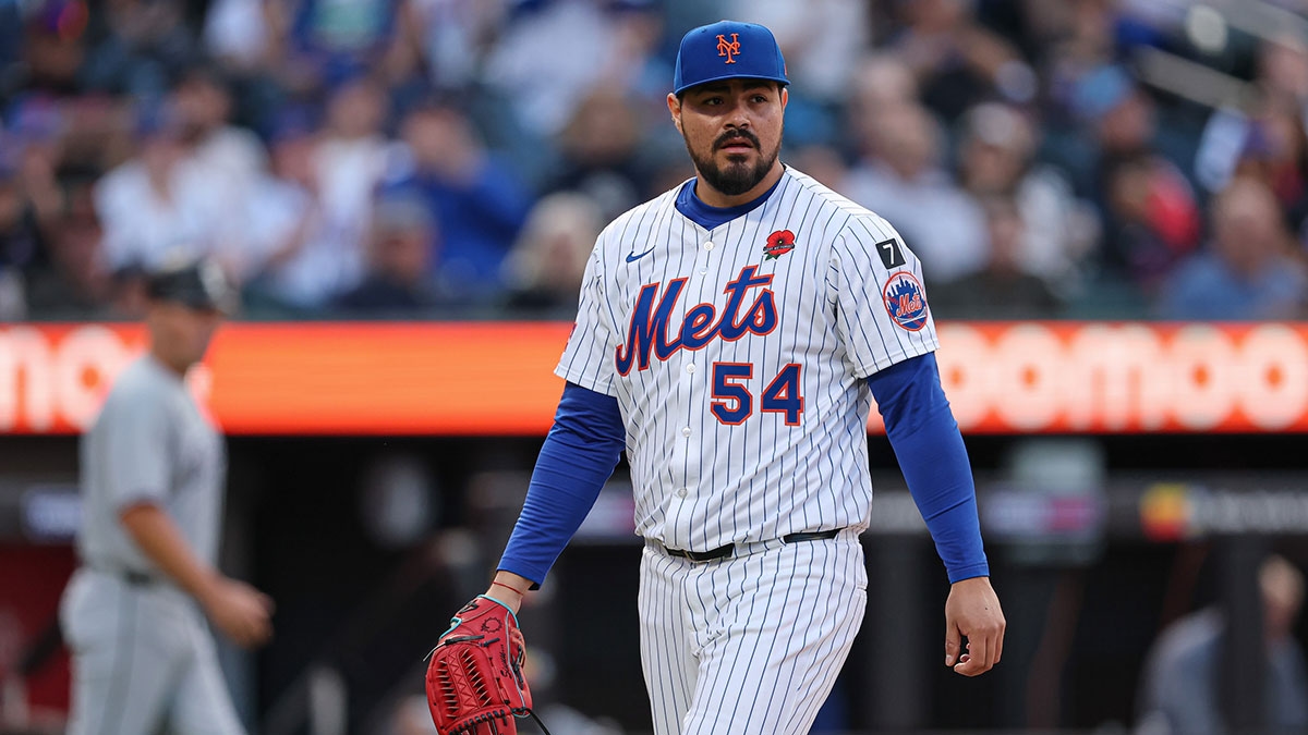 Mets DFA pair of relievers to make room for touted prospect