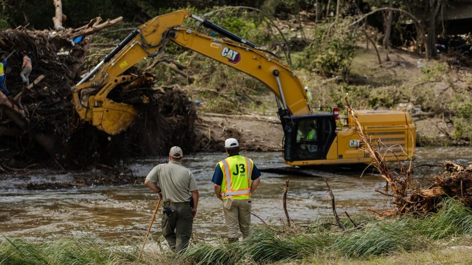 Officials have yet to explain who did what during critical early hours as deadly floods hit Texas