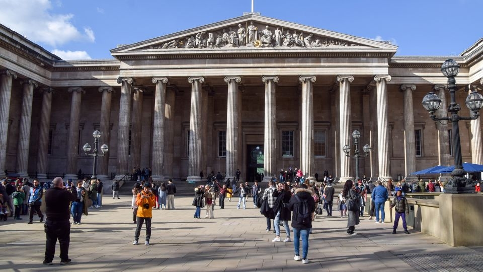 Museums and auction houses should not hold human remains, UK lawmakers say