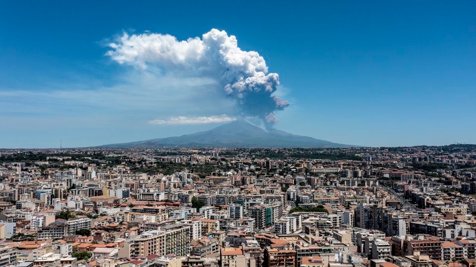 Huge eruption on Italy's Mt. Etna leaves tourists fleeing volcano
