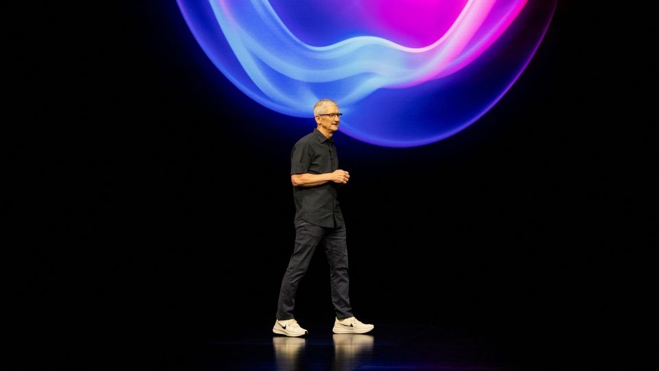 Why these analysts think it's time for a new Apple CEO