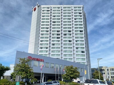 Sheraton Vancouver Guildford workers on strike for fair wages
