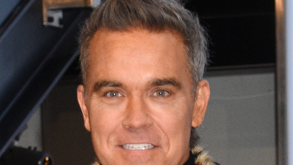 Robbie Williams shares concerning news about parents' health