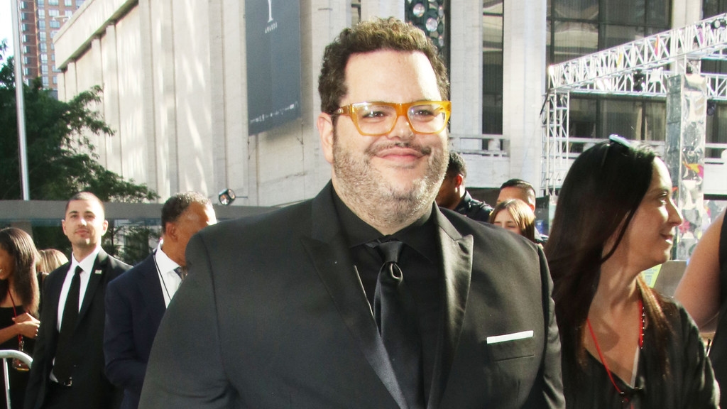 Josh Gad gained 'closure' after reuniting with dad after 20 years