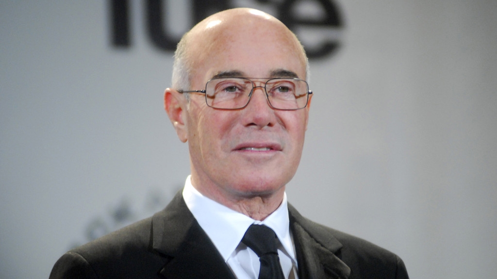 David Geffen sued by estranged husband