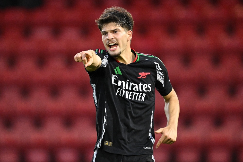 Arsenal waive fee for 20yo
