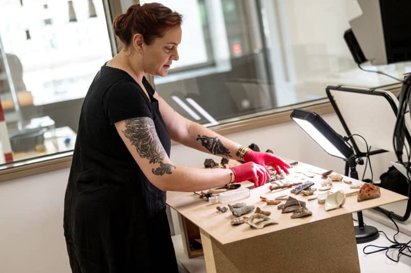 In Berlin's new zoo of sorts, you watch archaeologists, not animals