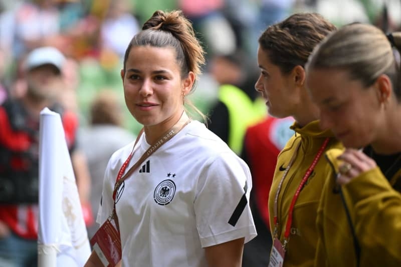 Bayern star Oberdorf wishes Germany good luck ahead of Euros semis