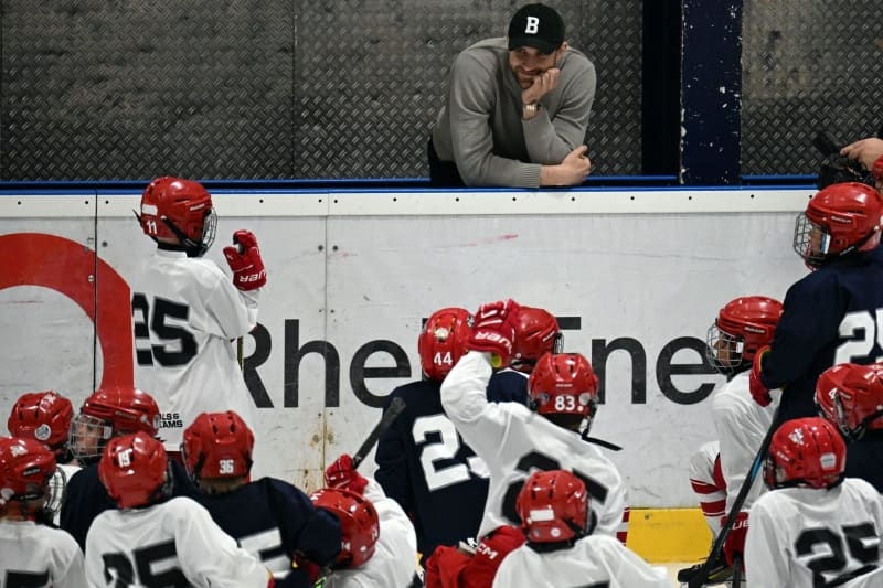 Draisaitl donates 29 ice hockey kits to boyhood Cologne club