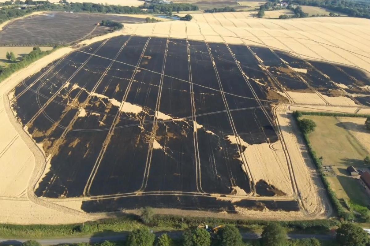 Firefighters extinguish large field fire in south Essex countryside