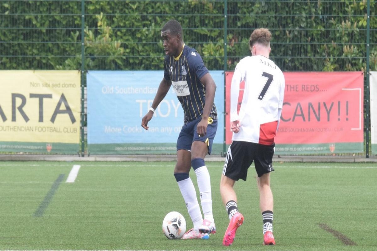 Canvey Island sign former Southend United defender