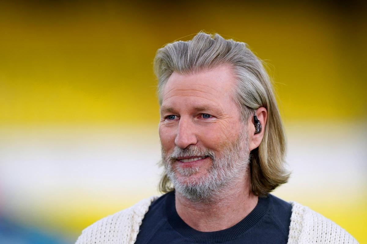 Robbie Savage takes charge of National League side