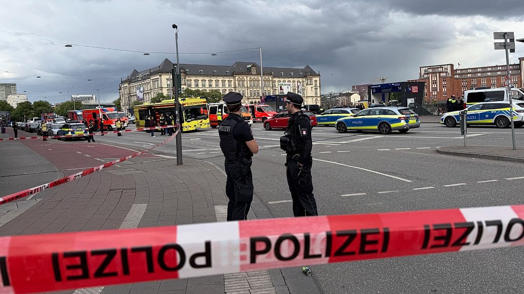 18 people injured in knife attack at Hamburg train station, German police say