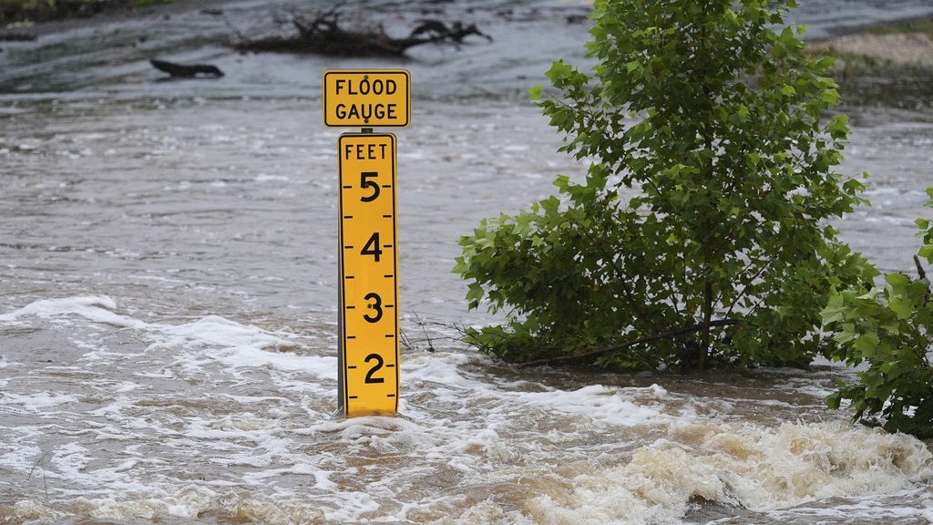 24 dead in Texas floods and more than 20 children missing from a girls summer camp